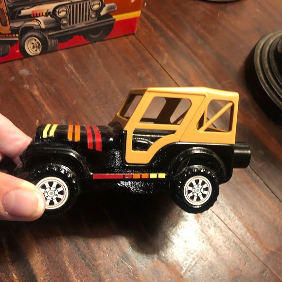 Vintage ‘81 Avon Jeep Renegade cologne, original box w/ contents, fab condition - Picture 2 of 7